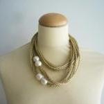  Gold and white pearls neck..